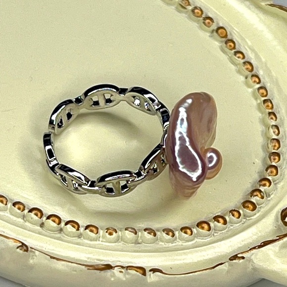 Stunning 🤩 handcrafted Unicorn 🦄 High Luster Freshwater 🌺 Petal Pearl Ring - Picture 5 of 6